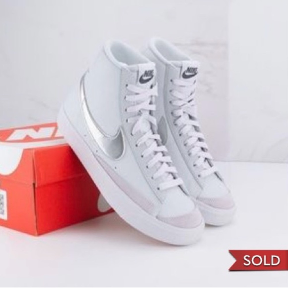 Nike Blazer Mid '77 - 🔥 Lavender & Silver
Women’s 7, Boys 5.5 - Picture 1 of 8